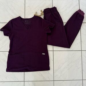 Figs Deep Purple V-Neck/Jogger Scrub Set